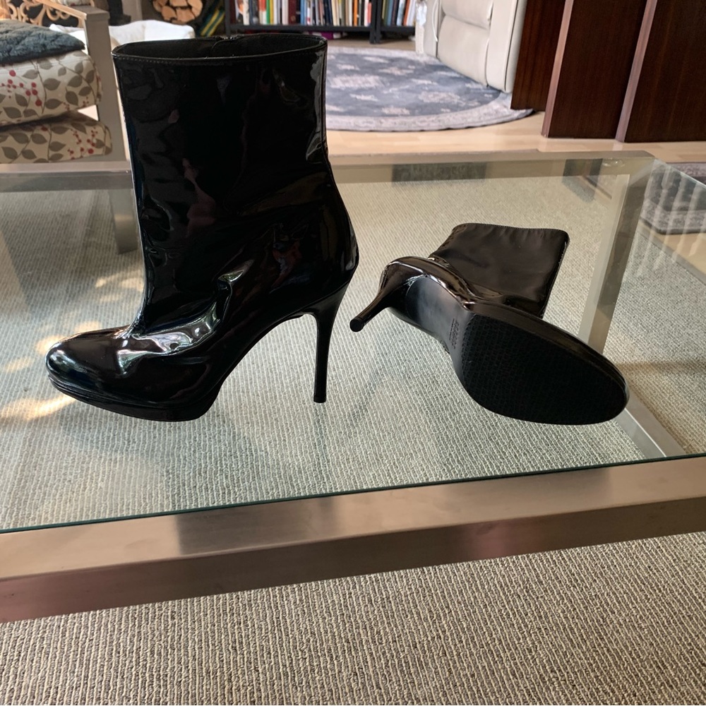 Stunning Stuart Weitzman black patent leather ankle boots 🍁NEW SIZE 9 WOMENS
